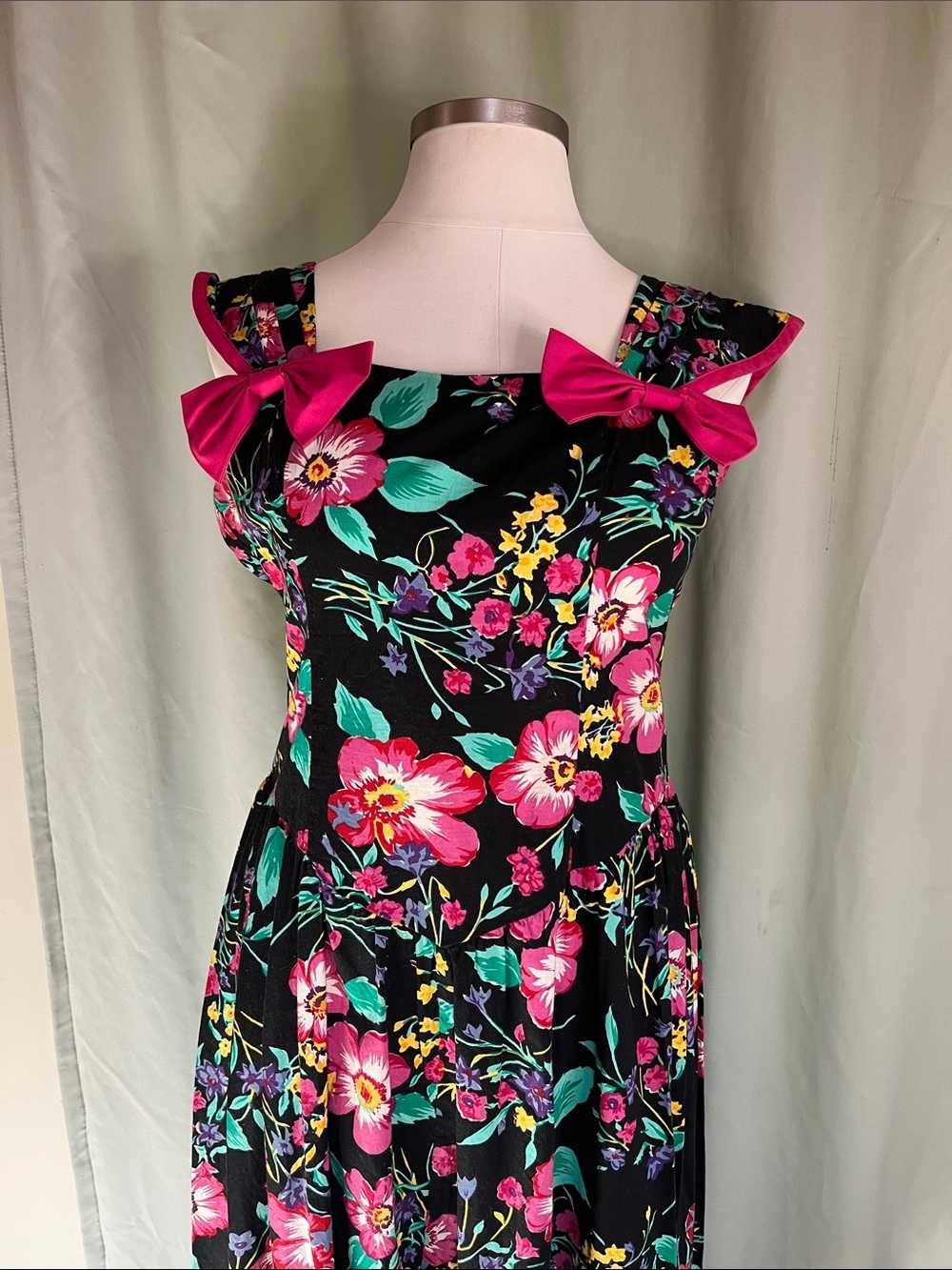 Susan Bennett VTG Cotton Sundress Black Floral Dress with Hot Pink Bows